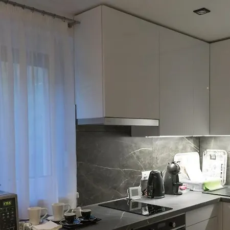 Z Apartmanhaz *