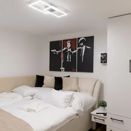 Z Apartmanhaz *