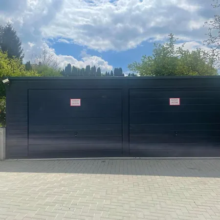 Z Apartmanhaz *